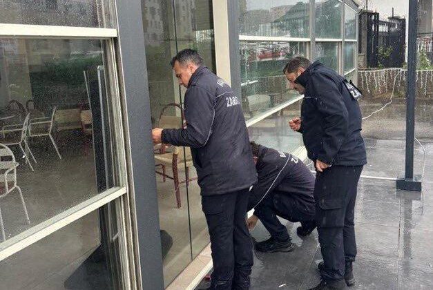 Başakşehir’de tepki çeken ‘kız yurdu karşısı’ reklamı: Kafe kapatıldı